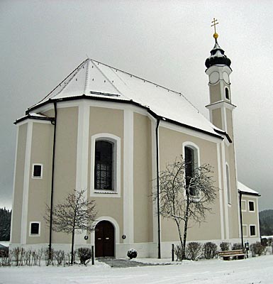 St. Leonhard ganz in Weiß