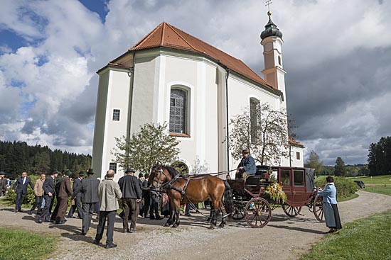 Hochzeitskutsche vor St. Leonhard