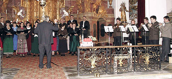 Der Dietramszeller Kirchenchor unterstützt St. Leonhard