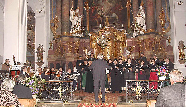 Der Dietramszeller Kirchenchor singt für St. Leonhard